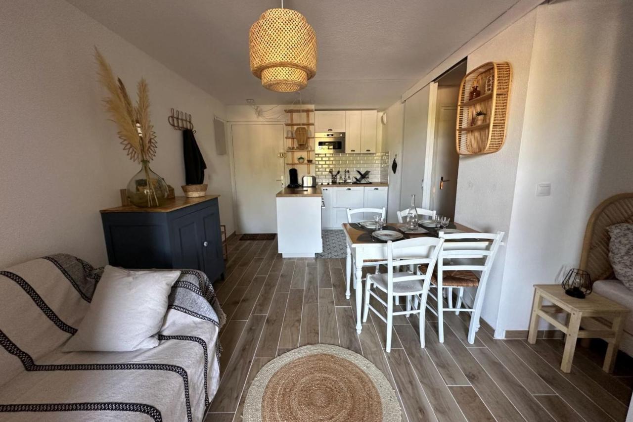 Very Cosy Apartment At 200 M From The Beaches La Londe-les-Maures Eksteriør billede