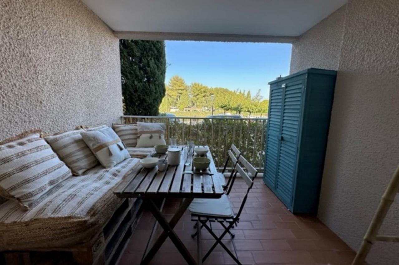 Very Cosy Apartment At 200 M From The Beaches La Londe-les-Maures Eksteriør billede