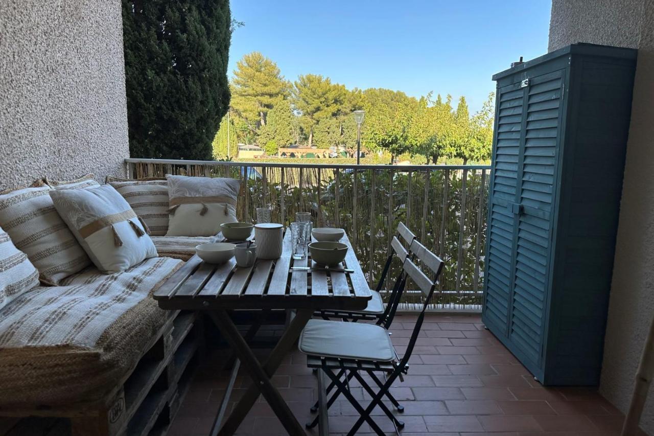 Very Cosy Apartment At 200 M From The Beaches La Londe-les-Maures Eksteriør billede