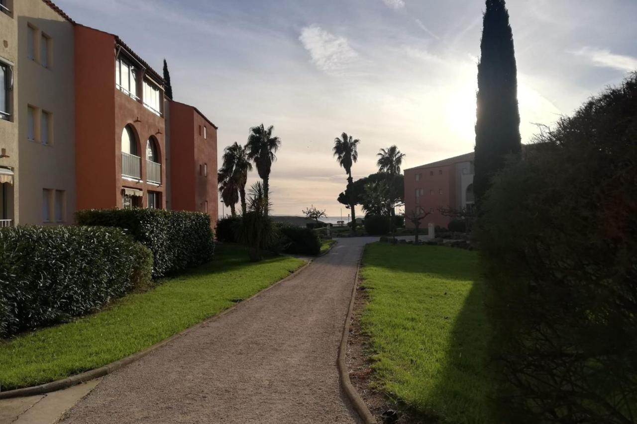 Very Cosy Apartment At 200 M From The Beaches La Londe-les-Maures Eksteriør billede